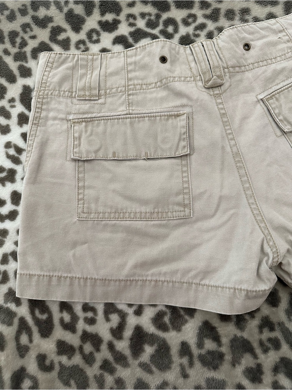 Y2K Mossimo Low Rise Flap Pocket Khaki Shorts in Light Tan Size 5 Juniors - Picture 10 of 16